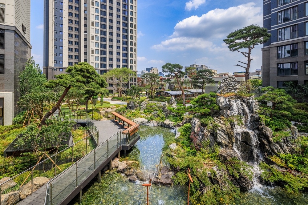 롯데캐슬 리버파크 시그니처’에 조성된 수경시설 전경 / 사진제공=롯데건설