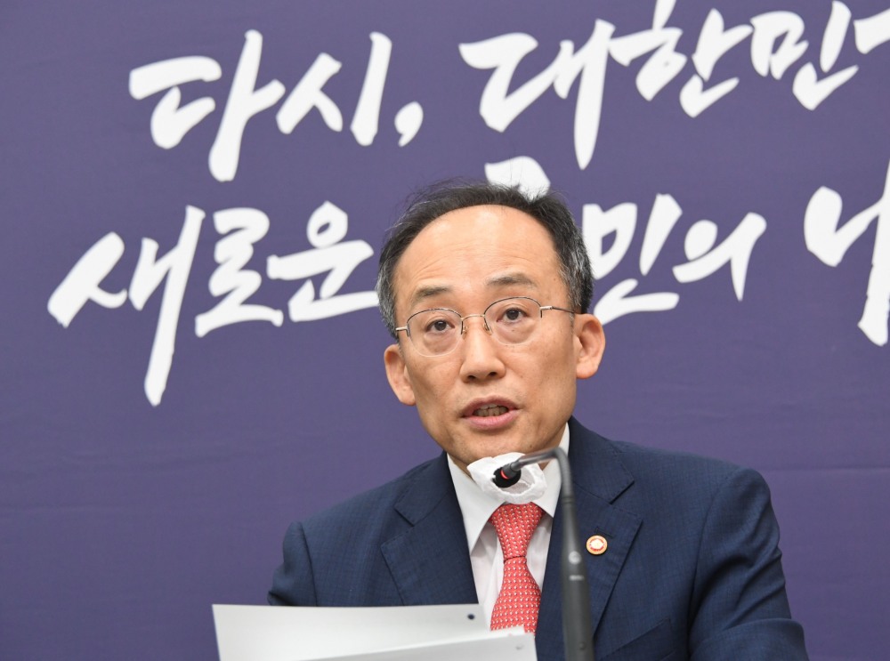 추경호 부총리 겸 기획재정부 장관이 24일 정부세종청사에서 열린 '2024년도 예산안 및 2023-2027년 국가운용계획'과 관련 사전 상세브리핑에서 모두발언을 하고 있다./사진제공=기재부