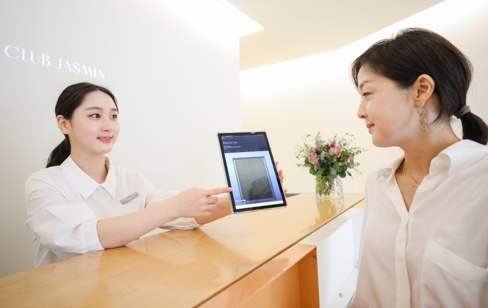 현대백화점이 업계 최초로 VIP고객을 위한 폐쇄형 온라인몰을 연다. /사진제공=현대백화점