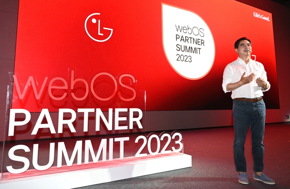 19일 서울 마곡 LG사이언스파크에서 열린 webOS 파트너 서밋(Partner Summit) 2023에서 LG전자 박형세 HE사업본부장(부사장)이 ‘미디어&엔터테인먼트 플랫폼 기업’으로의 전환을 강조하며 기조연설을 하고 있다./사진제공=LG전자