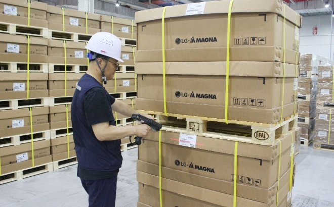 LG전자(대표 조주완)는 인천시 서구에 위치한 LG마그나 이파워트레인(이하 LG마그나) 생산라인 일부를 28일부터 내달 3일까지 이어지는 추석 연휴 기간에도 24시간 가동한다. 사진제공=LG전자.