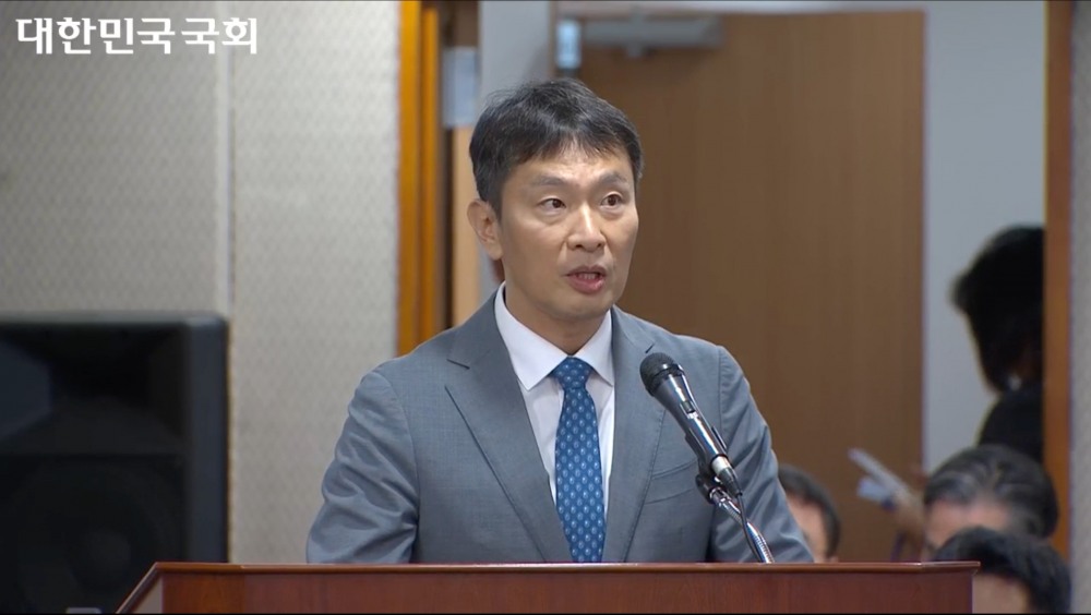 이복현 금융감독원장이 17일 여의도 금융감독원 본원에서 열린 국회 정무위원회 국정감사에 출석했다. /사진제공=국회 인터넷의사중계시스템