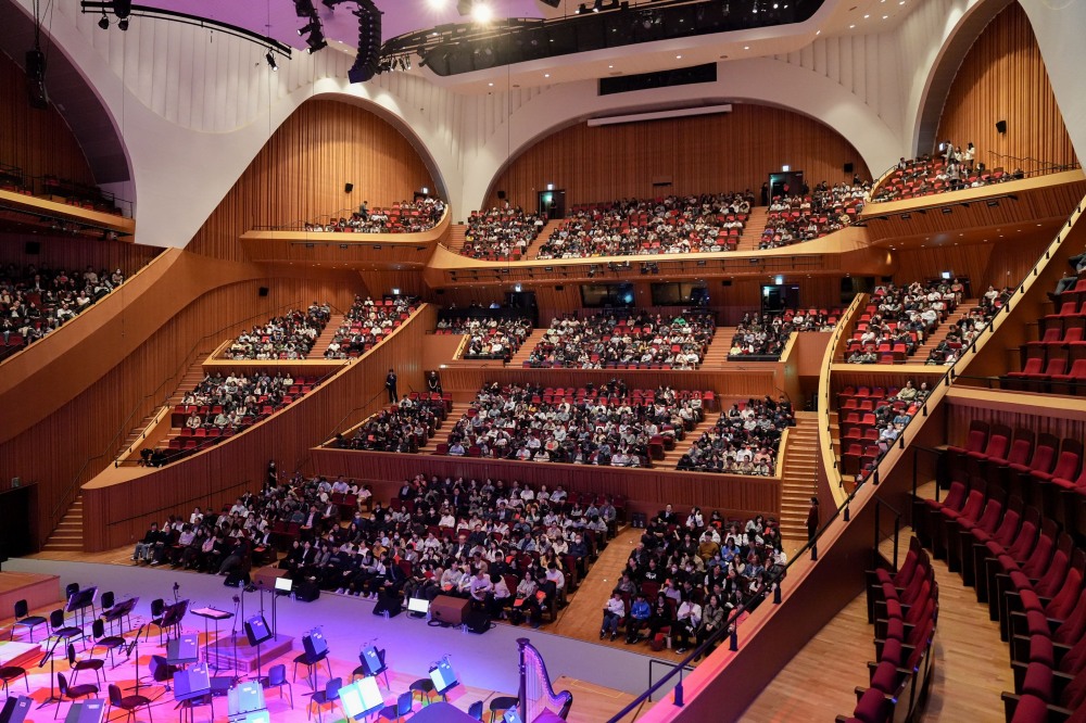 롯데는 지난 2일 임직원을 위한 '동행 콘서트'를 개최했다. /사진제공=롯데