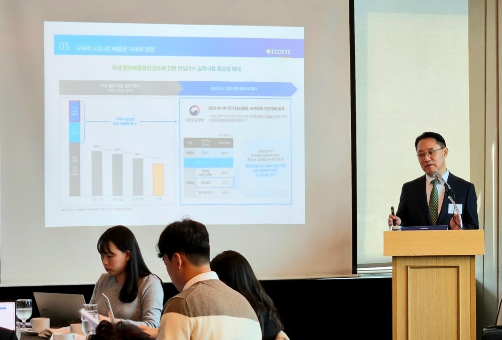 이수복 에코아이 대표이사가 2023년 11월 6일 여의도에서 열린 기자 간담회에서 유망한 중소·벤처기업들의 자금 조달을 목적으로 한 장외 주식 거래 시장 ‘코스닥’(KOSDAQ) 상장에 따른 전략과 방향성을 밝히고 있다./사진제공=투자홍보(IR‧Investor Relations) 컨설팅 전문 기업 ‘IR큐더스’(대표 이준호‧이종승)