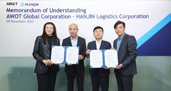 ㈜한진(대표 노삼석)은 지난 9일 오후 중국 상해시 AWOT 대회의실에서 AWOT와 ‘상호 물류사업 활성화’업무협약을 체결했다. 사진제공=(주)한진.