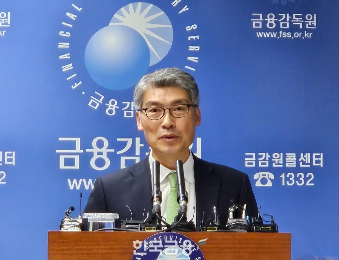 이준수 금융감독원 은행·중소서민 부원장이 30일 금감원 본원에서 열린 '은행·중소서민 부문 주요 현안' 기자설명회에서 말하고 있다. /사진=신혜주 기자