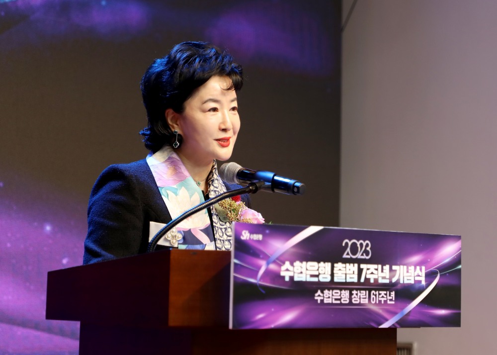 강신숙 Sh수협은행장이 지난 1일 서울 송파구 수협은행 본사에서 열린 출범 7주년 기념행사에서 기념사를 하고 있다. /사진제공=Sh수협은행