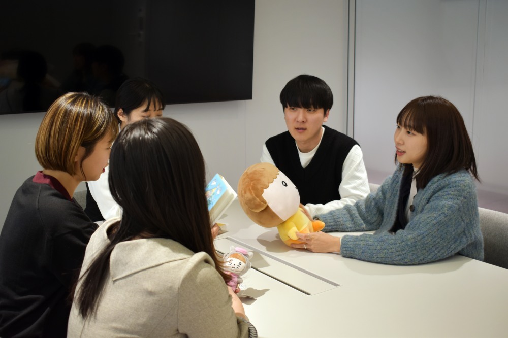 네이버웹툰에서 작가, 작품을 대리해 2차 IP 사업을 진행하는 웹툰 사업실 라이센싱 비즈니스팀 팀원들을 만나 인터뷰를 진행했다. / 사진제공=네이버웹툰