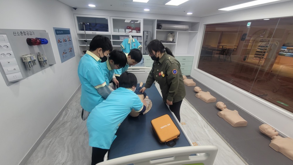 마포구 복지재단 원생들이 지난 25일 전남 화순 어린이 직업체험 테마파크 ‘키즈라라’에서 체험활동을 진행하고 있다. /사진=주현태 기자