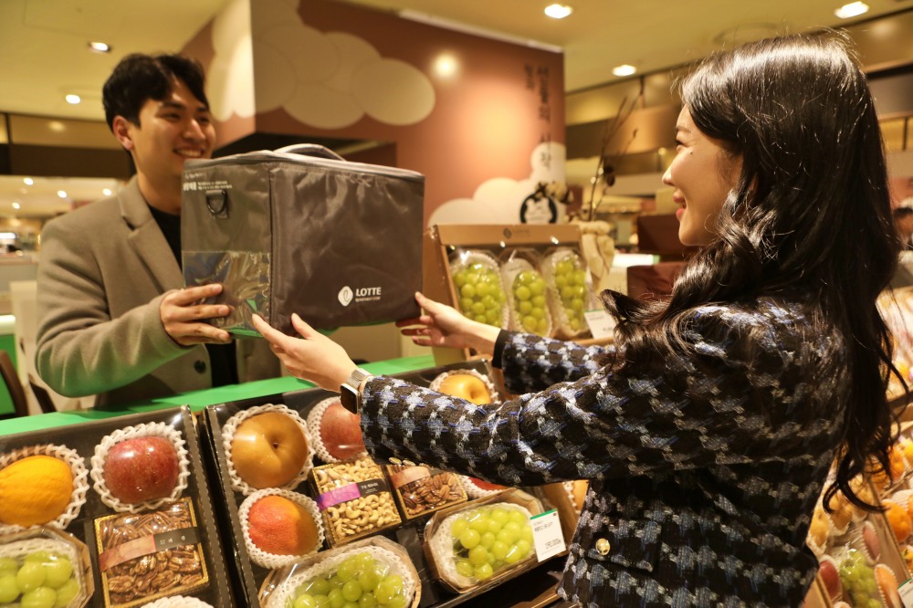 롯데백화점이 명절 연휴를 맞아 '바로 배송 서비스'를 운영한다. /사진제공=롯데백화점