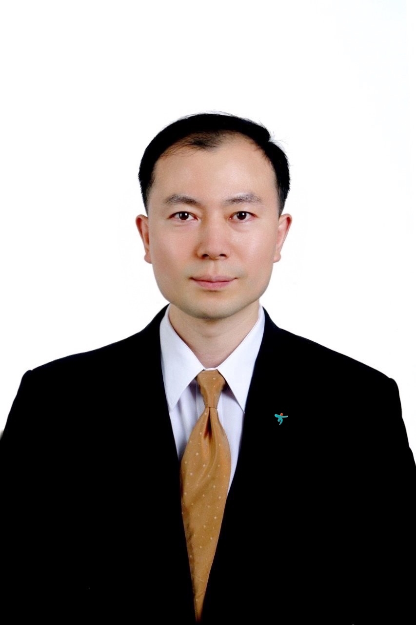 △ 1964년생 / 중경고등학교 졸업 / 서울대학교 경제학과 졸업 / 미국 컬럼비아대학교 MBA 졸업 / 서울은행 입행(국제금융실 등) / 보람은행 입행(경영혁신실 등) / 하나은행 임원부속실 / 하나은행 트랜잭션뱅킹팀장 / 하나은행 기업상품부장 / 하나은행 외환파생상품부장 / 하나은행 외환업무팀장 / 하나은행 미래금융사업그룹 셀장 / 디지털에셋 대표이사 / 핀크 대표이사