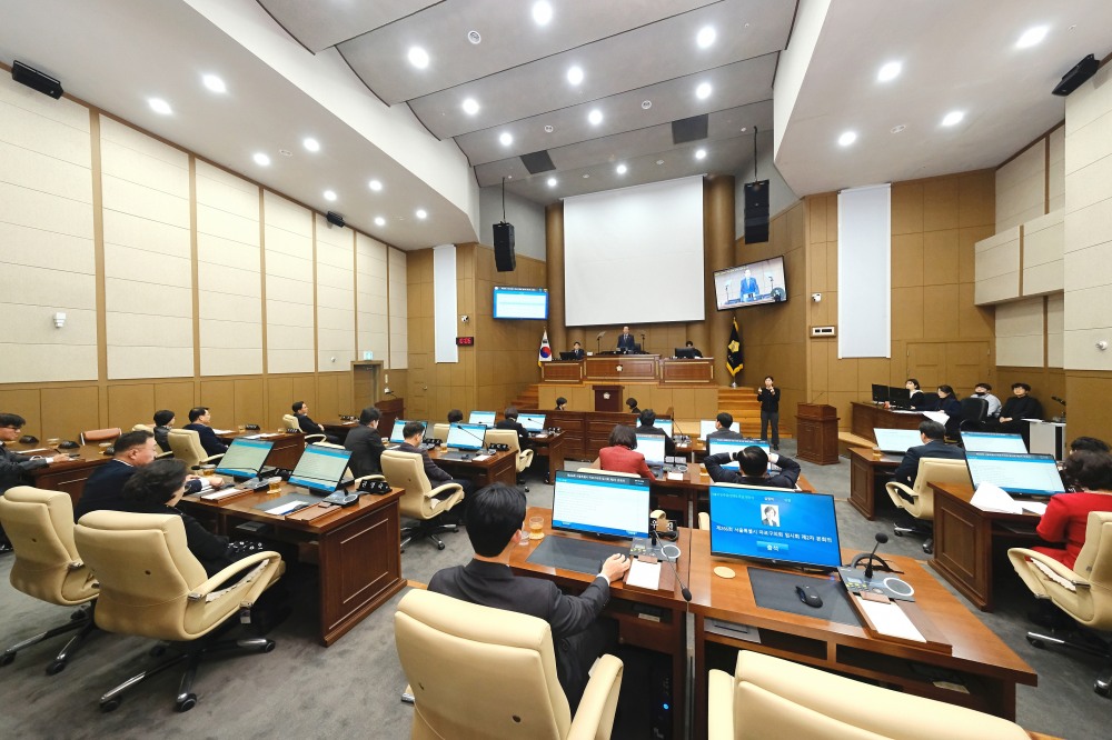 마포구의회 백남환 부의장이 본회의를 주재하는 모습./사진제공=마포구의회