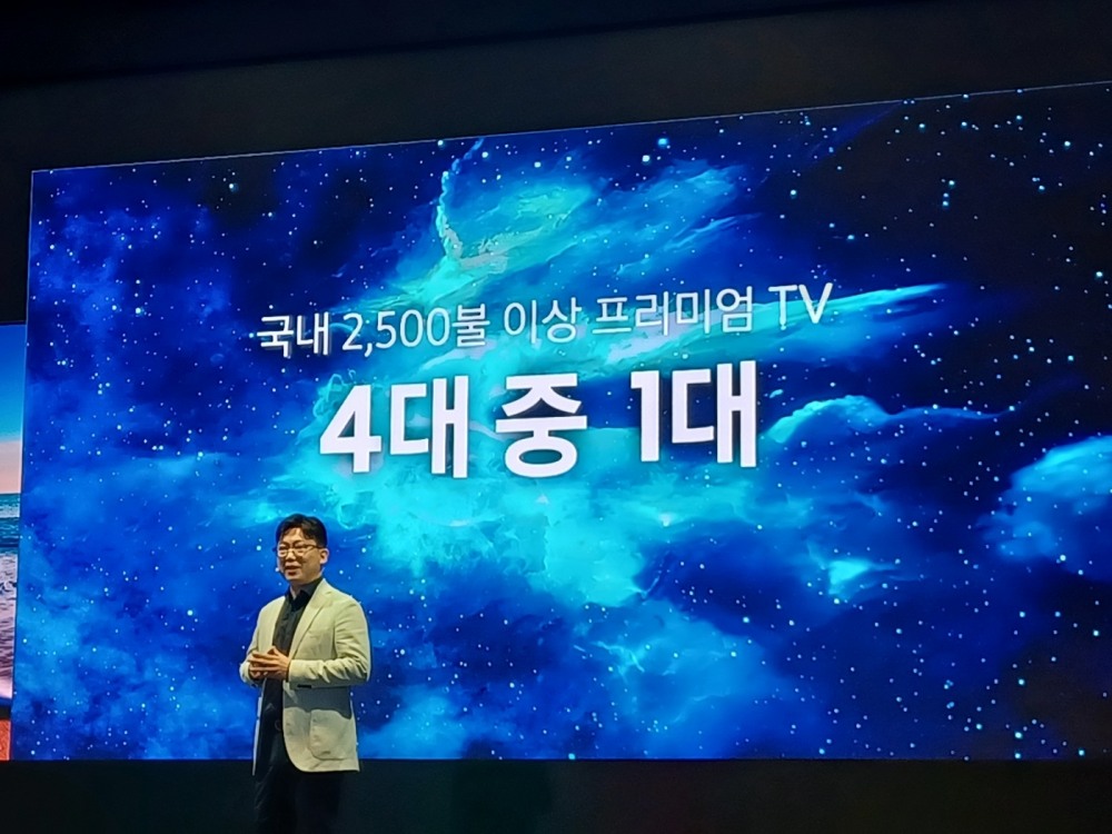 13일 서울 서초동 삼성전자 서초사옥에서 열린 2024년형 NEO QLED 8K, 삼성 OLED 출시 미디어 브리핑 행사 '언박스&디스커버 2024'에서 용석우 삼성전자 사장이 인사말을 하고 있다./사진 = 홍윤기 기자