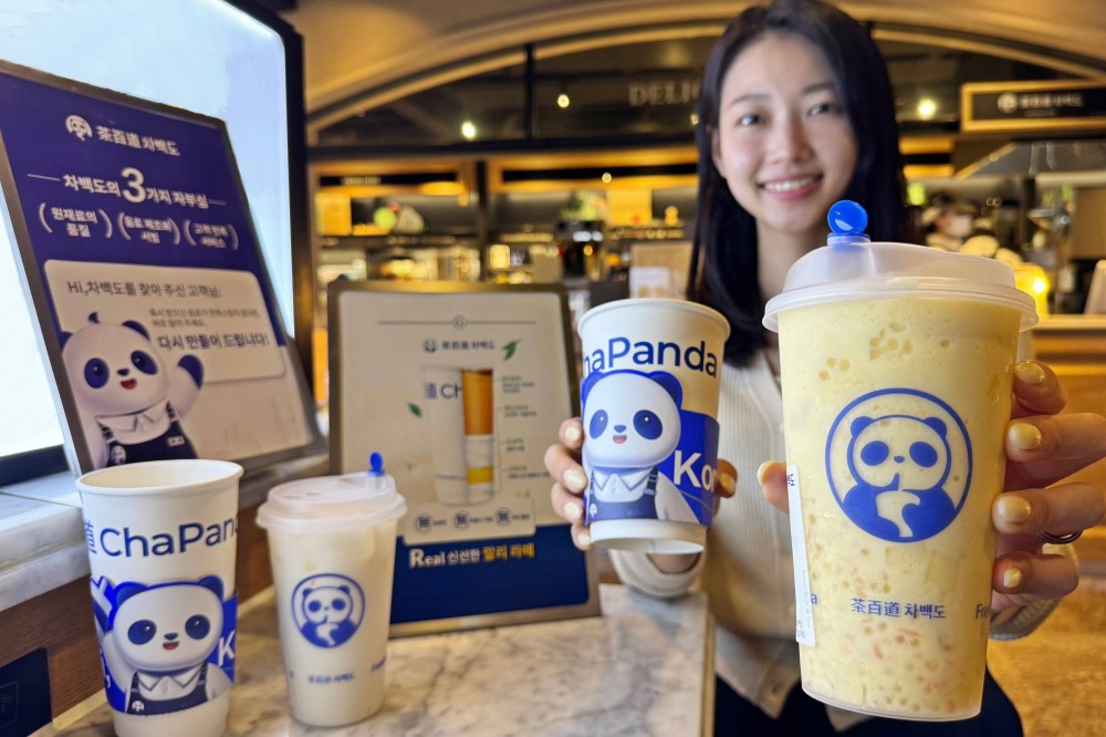 갤러리아백화점이 중국 유명 밀크티 브랜드 '차백도'를 업계 최초로 선보인다. /사진제공=갤러리아백화점