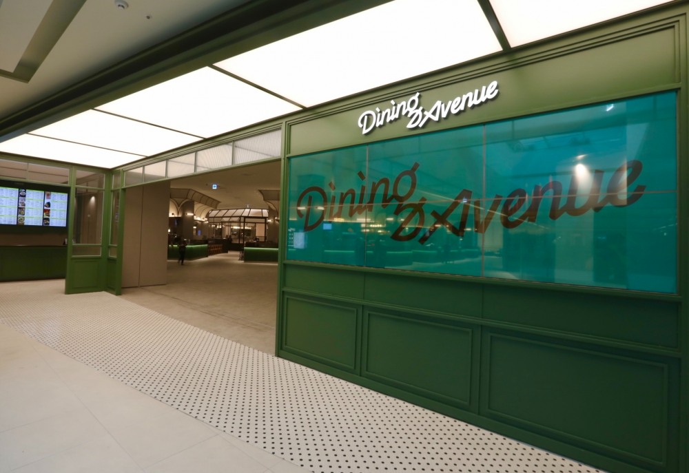 수원 상권 최대 규모의 프리미엄 푸드홀 다이닝 에비뉴. /사진제공=롯데백화점
