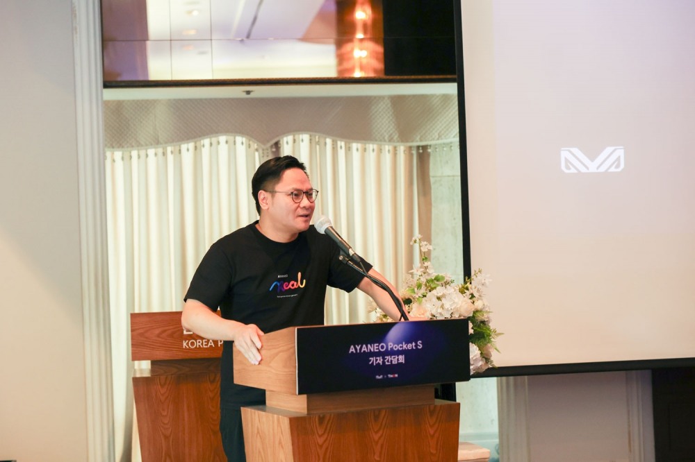 티몬이 아야네오 신제품 '포켓 S'를 국내에 단독 판매한다. 사진은 아서 장 아야네오 CEO./사진제공=티몬