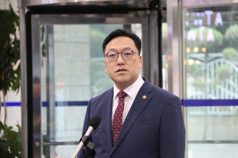 김병환 금융위원장 후보자가 5일 오전 청문회 준비를 위해 서울 중구 예금보험공사 건물에 마련된 사무실에 출근하면 기자들의 질문을 받고 있다. / 사진=한아란 기자