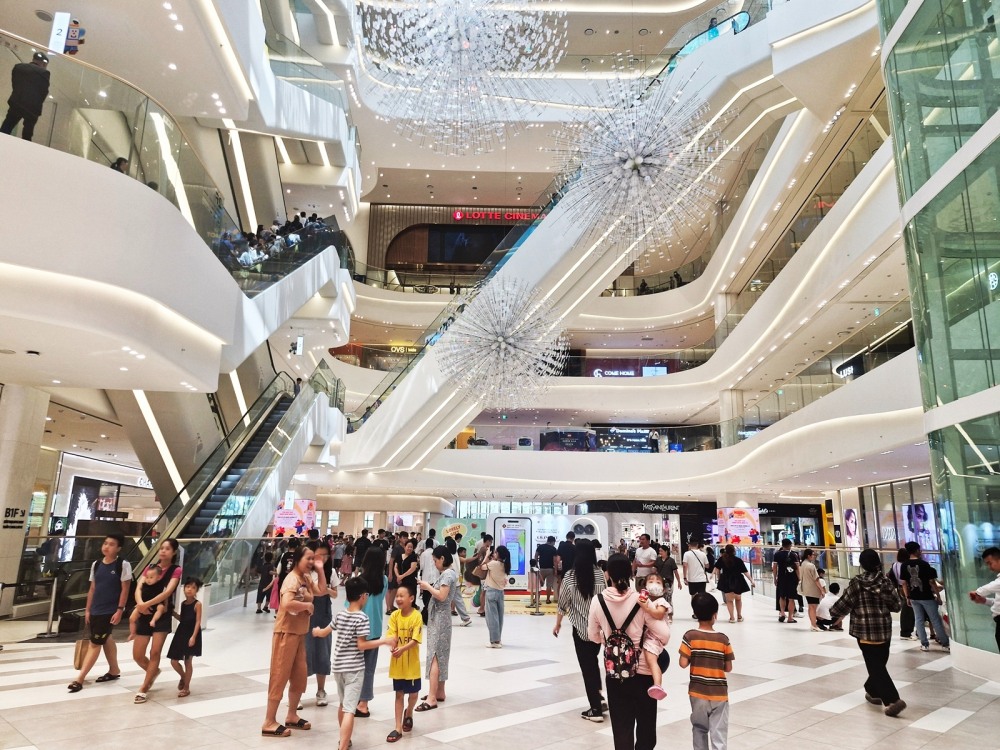 롯데몰 웨스트레이크 하노이 누적 매출이 2000억을 돌파했다. /사진제공=롯데백화점