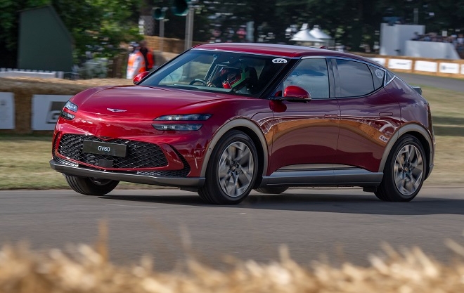 2023년 7월 영국 최대 자동차 축제 '굿우드 페스티벌 오브 스피드'에서 주행 중인 제네시스 GV60. 사진제공=현대차그룹