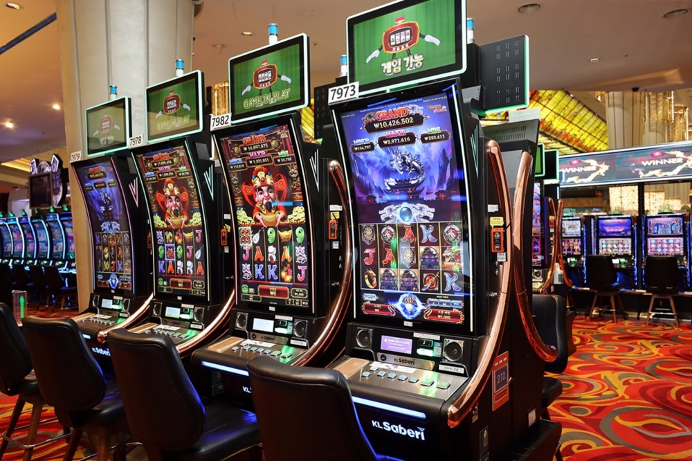 강원랜드가 필리핀에 수출한 KL 사베리 슬롯머신. /사진제공=강원랜드