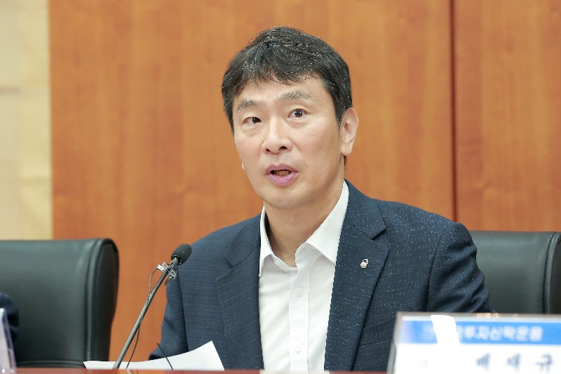 이복현 금융감독원장은 8일 여의도 금융투자협회에서 금투협회장, 자산운용사 CEO(최고경영자)들을 만나 간담회를 했다. / 사진제공= 금융감독원(2024.08.08)
