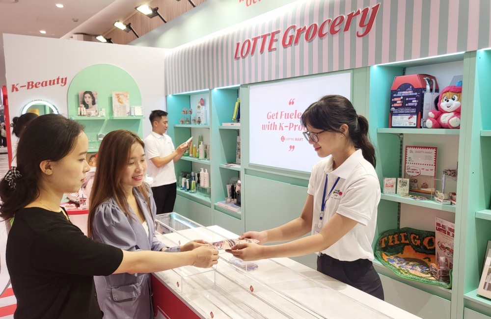 롯데는 28일부터 다음 달 3일까지 베트남 하노이에 위치한 롯데몰 웨스트레이크 하노이에서 '2024 대한민국 동행축제 위드 롯데'를 개최한다. /사진제공=롯데