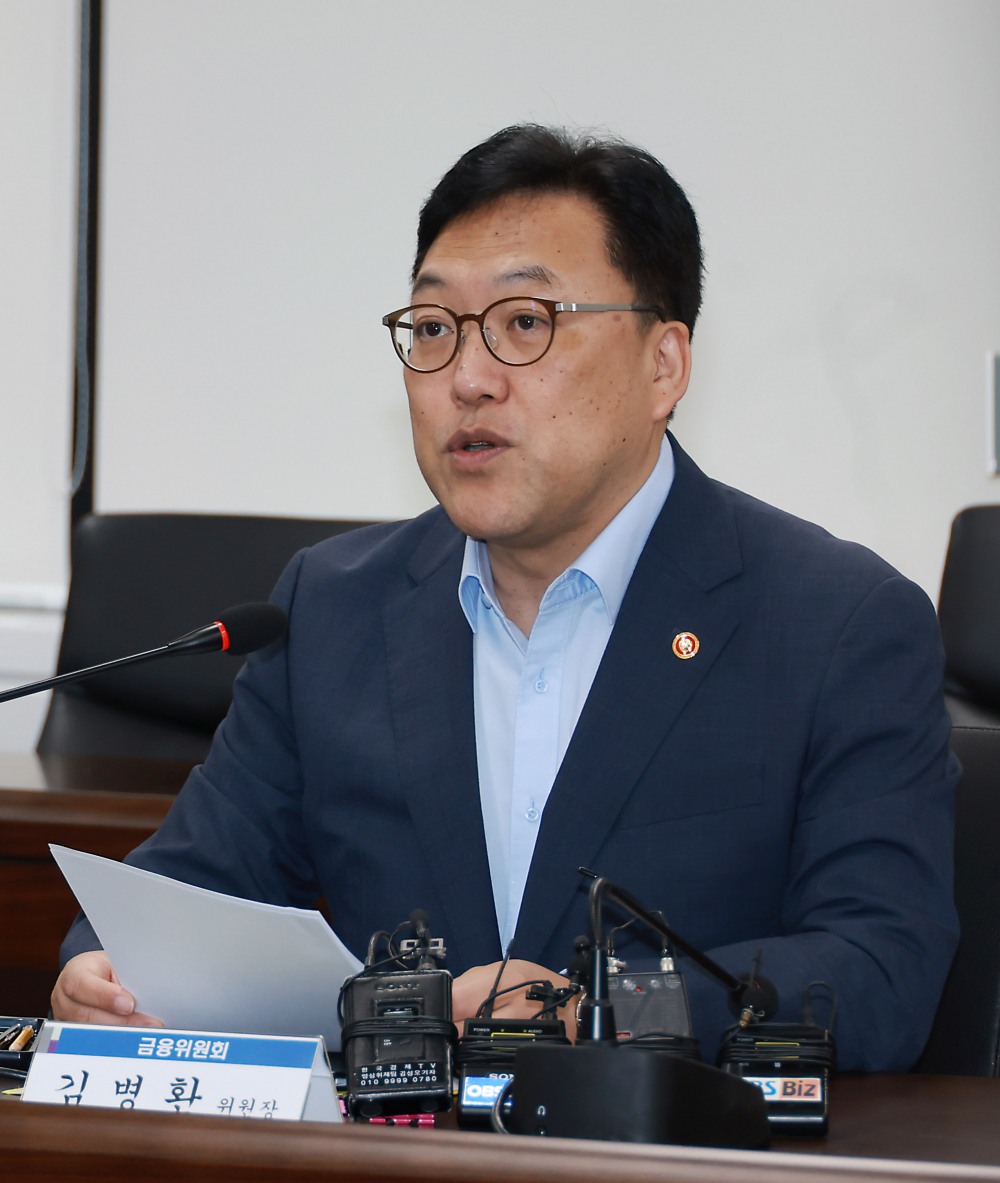 김병환 금융위원장이 6일 서울 정부서울청사에서 열린 금융위원장-저축은행업권 간담회에서 발언하고 있다./사진제공=금융위원회