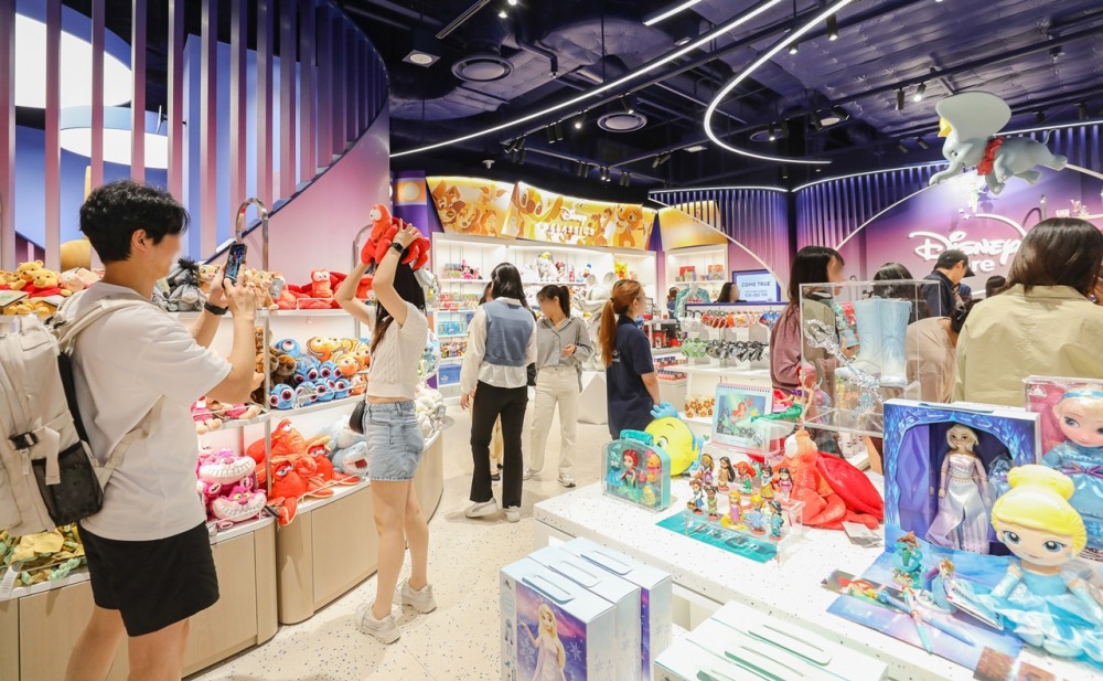 현대백화점이 디즈니 스토어 팝업스토어를 개최한다. /사진제공=현대백화점
