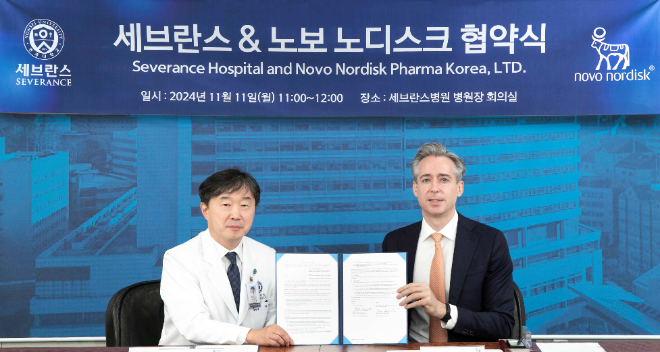(왼쪽부터)이강영 세브란스병원 병원장과 사샤 세미엔추크 한국 노보 노디스크제약 대표. /사진=한국 노보 노디스크제약