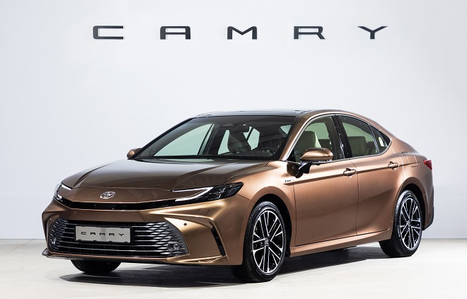 토요타 캠리 9세대 풀체인지 한국 상륙...쏘나타와 경쟁은 No?