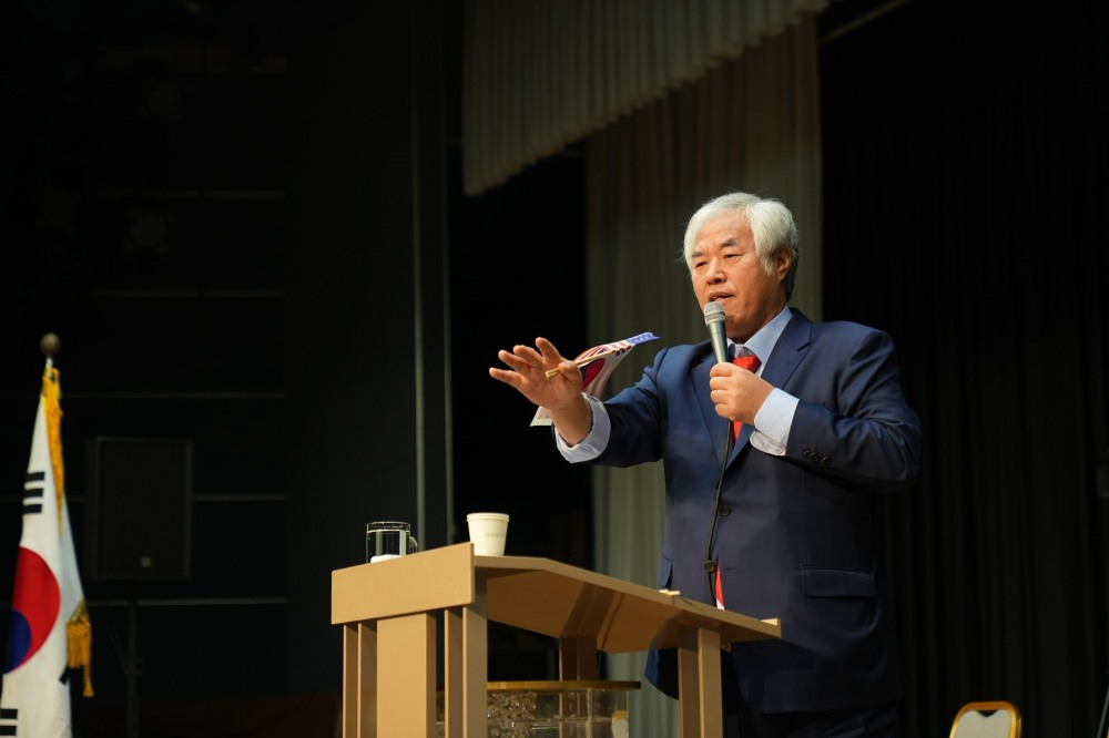 전광훈 대한민국바로세우기국민운동본부 의장이 10일 부산 호텔농심에서 개최된 ‘부산·경남 자유마을 대회’에서 발언하고 있다. ⓒ 대한민국바로세우기국민운동본부