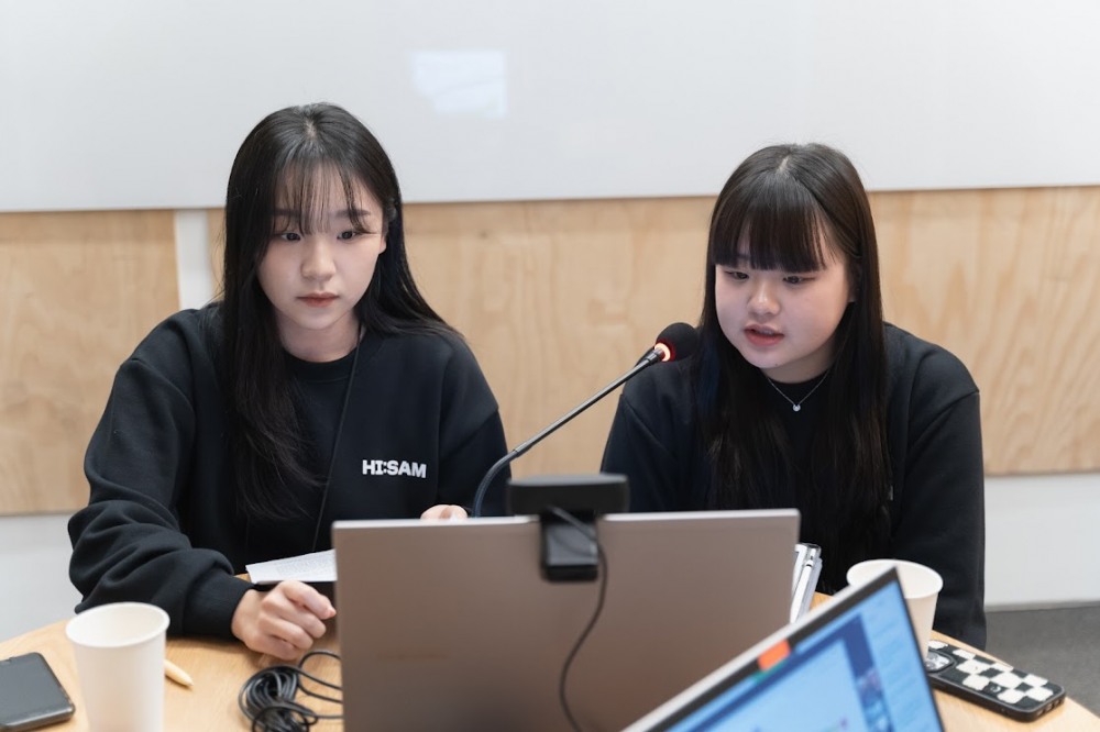 강원랜드 꿈키움 위크에 참여하고 있는 멘토링 장학생들./사진제공=강원랜드