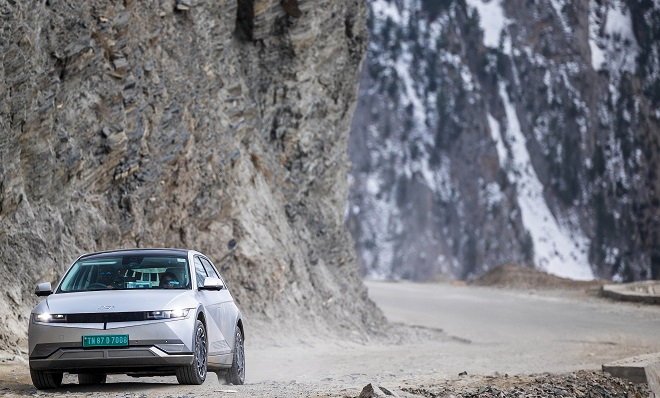 기네스북 최고 고도차 주행 전기차 부문 달성을 위해 인도 각지의 험로를 주파하고 있는 아이오닉5. 사진=현대차