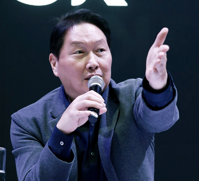 최태원 SK 회장 "엔비디아 요구보다 SK 반도체 개발 속도 빨라지고 있다"