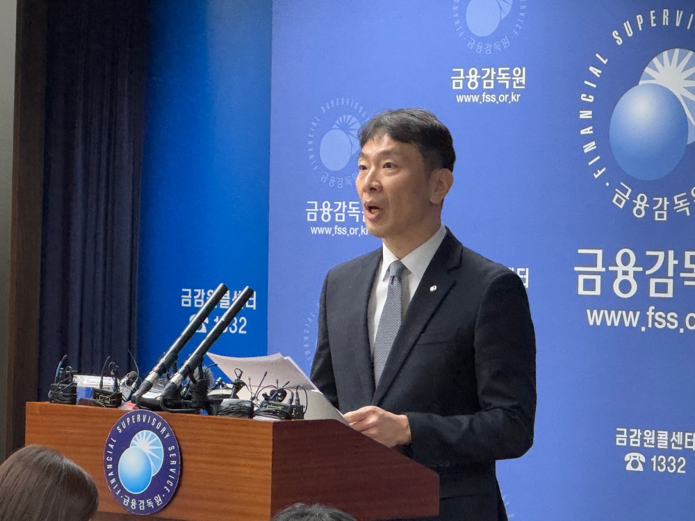 2024 지주·은행 정기검사 결과를 발표 중인 이복현 금융감독원장 / 사진 = 홍지인 기자