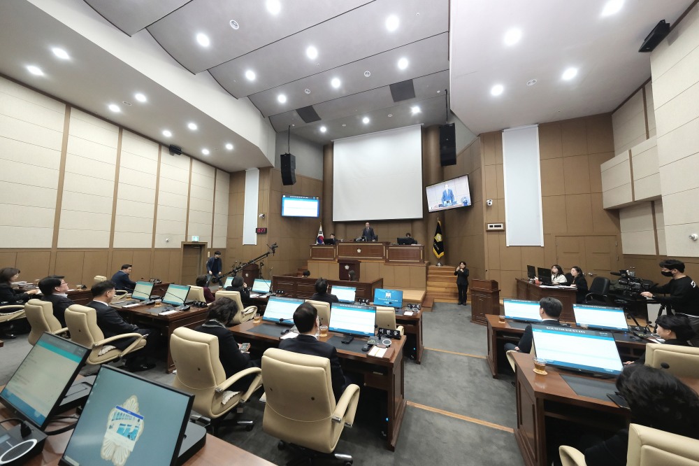 백남환 마포구의회 의장이 본회의를 주재하는 모습./사진제공=마포구의회