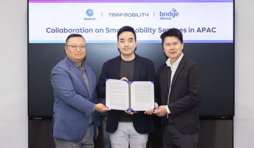 (왼쪽부터) 아코 테크 CEO겸 지리 부사장 리푸(Li Pu), 티맵모빌리티 박서하 D&I 담당, 브릿지 얼라이언스 부사장 앨런 여(Alan Yeo). / 사진=티맵 모빌리티