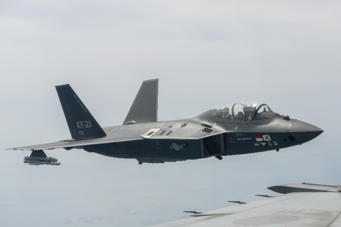 보라매 탑승한 UAE AWC사령관. /사진제공=KAI