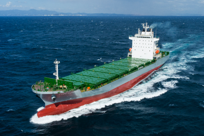 HD현대미포가 지난 2022년 인도한 1600TEU급 컨테이너선. /사진제공=HD현대