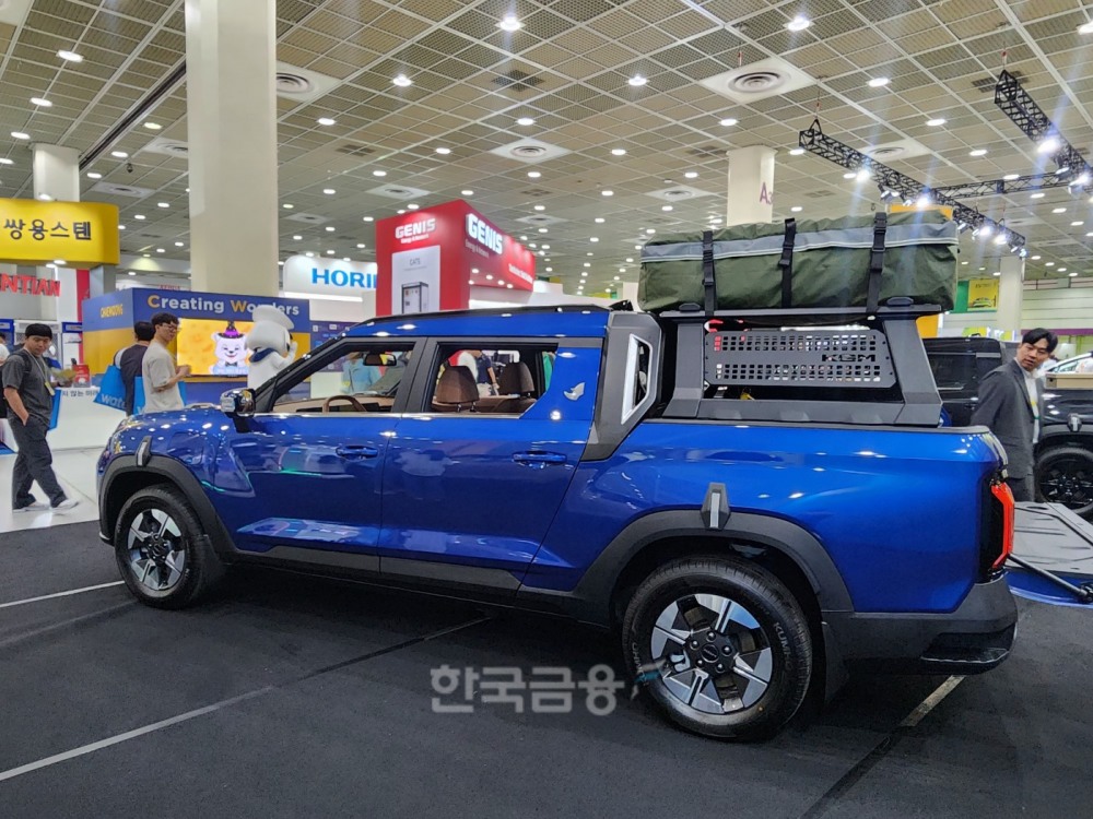 아웃도어용으로 커스터마이징된 무쏘EV. / 사진=김재훈 기자