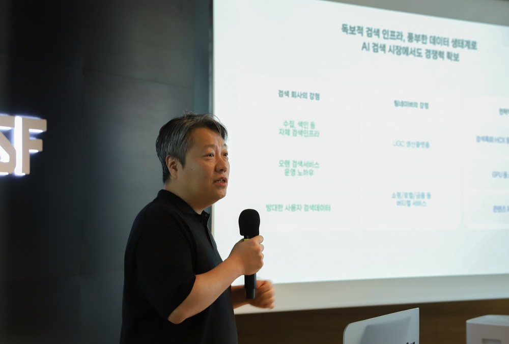 네이버가 12일 ‘AI 시대의 네이버 검색’을 주제로 네이버만의 AI 검색 방향성에 대해 소개했다. 사진은 김상범 네이버 검색플랫폼 리더. / 사진=네이버