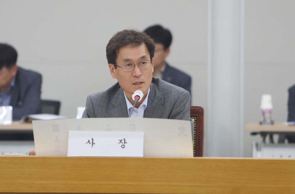 함진규 한국도로공사 사장이 16일 임원들에게 내부통제의 중요성을 강조하고 있다. ⓒ 한국도로공사