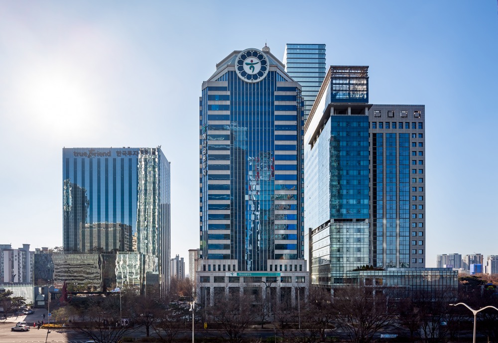 코람코더원리츠 보유자산 ‘여의도 하나증권빌딩 전경’./사진제공=코라코자산신탁