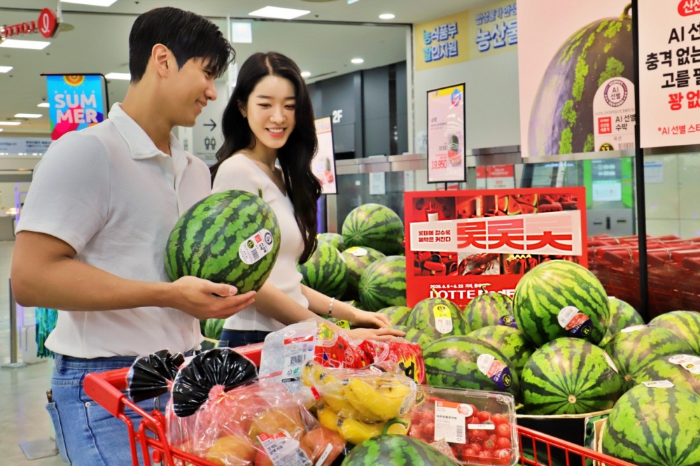 롯데레드페스티벌의 행사가 오는 22일 종료를 앞둔 가운데 마지막 3일간 할인 혜택이 집중된다. /사진제공=롯데유통군