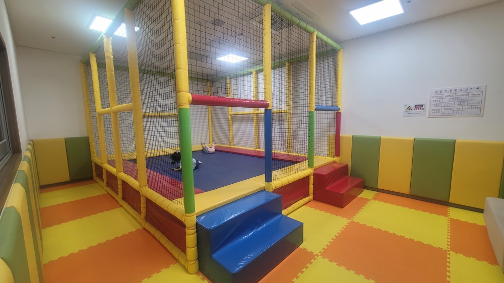 용산 제주유스호스텔 내 어린이 놀이 공간./사진 = 주현태 기자