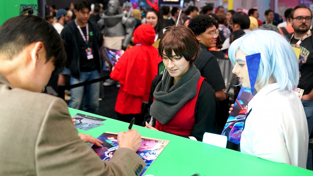 LA 애니메 엑스포 2025: LA 애니메 엑스포 2025에서 열린 SIU 작가의 사인회에 팬들이 '신의 탑' 작품 속 캐릭터로 코스튬을 하고 참여했다. / 사진=네이버웹툰