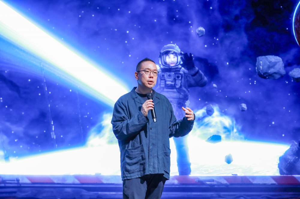 오한기 네이버 리얼타임 엔진 스튜디오 리더가 16일 성남시 분당구 네이버 1784에서 진행된 '이머시브 미디어 플랫폼 테크 포럼'에서 비전스테이지에 대해 소개하고 있다. / 사진=네이버