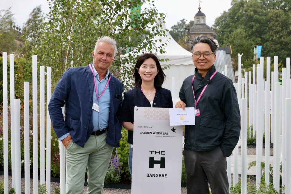 현대건설은 지난 16일부터 5일간 개최된 ‘RHS 플라워쇼 웬트워스 우드하우스 2025’에서 성균관대학교와 공동으로 작업한 ‘정원이 속삭이다(Garden Whispers)’로 실버길트(Silver-gilt) 메달을 수상했다.