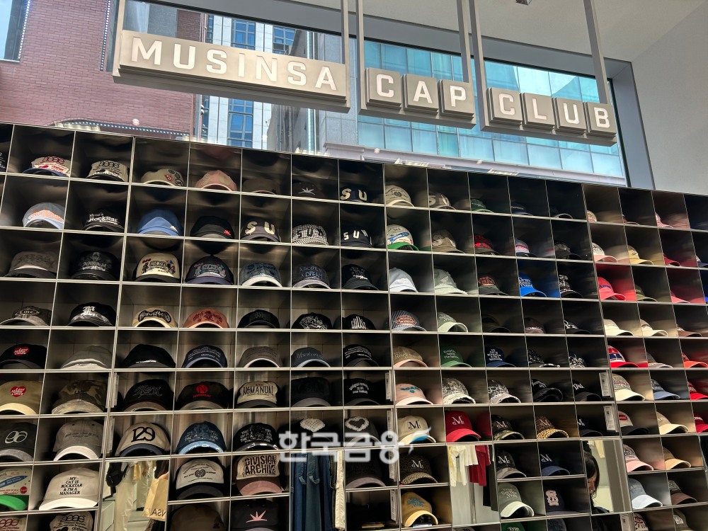 무신사가 특별히 마련한 모자코너 'CPA CLUB' /사진=박슬기 기자