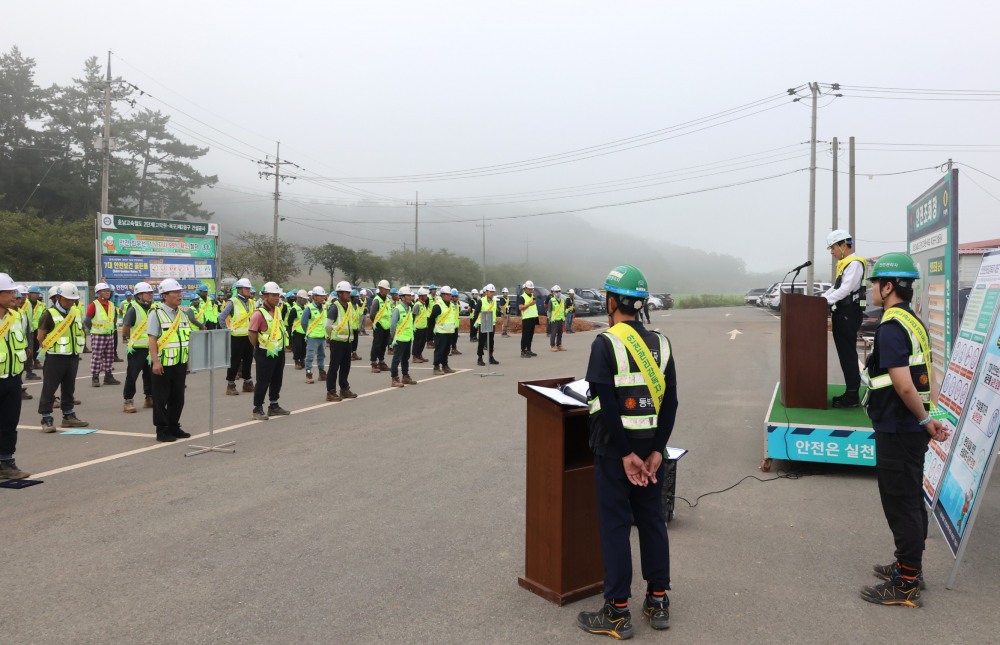 윤진오 동부건설 대표이사가 안전보건 비상경영체제 선포식을 주재하는 모습./사진제공=동부건설